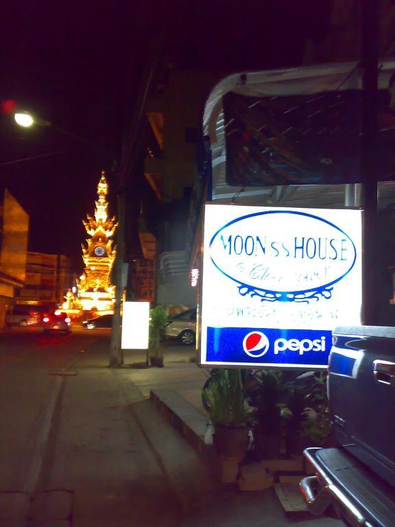 Moon House @ Clock Tower Albergue Chiang Rai Exterior foto